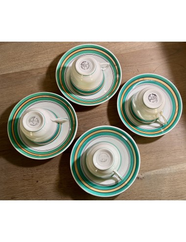 Kop en schotel - Societe Ceramique Maestricht - décor in groene bewerking met lusterfilet