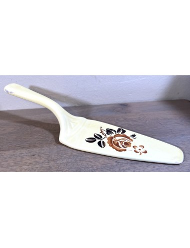 Cake server - unmarked - spritzmuster décor with image of a rose from black/brown color