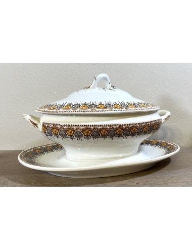 Sauce dish / Sauce tureen - with lid - Boch - décor with decorations executed in Art Nouveau