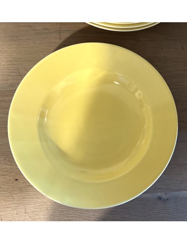 Deep plate / Soup plate / Pasta plate - Granit (Hungary) - décor with front in pastel yellow