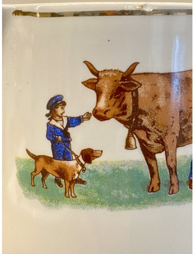 Melkkan - Moulin des Loups - décor van koe, vrouwen, kindjes en een hond