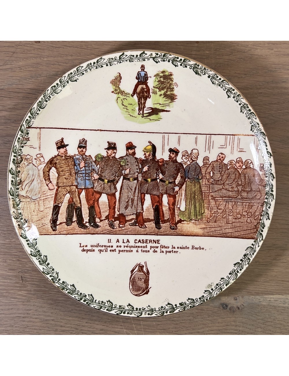 Sierbord / Dessertbord - HB & Cie Choisy le Roi Terre de Fer - décor La Vie Militaire No. 11