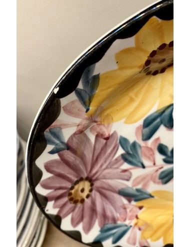 Ontbijtbordje / dessertbordje - Schramberg - décor van paarse en gele bloemen