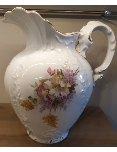 Lampetkan - porselein - Carl Tielsch Altwasser, Schlesien - décor van paarse seringen, gouden regen en een witte bloem