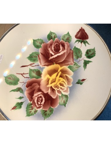 Taartschaal op chrome voet met aardewerk plateau gedecoreerd met rozen