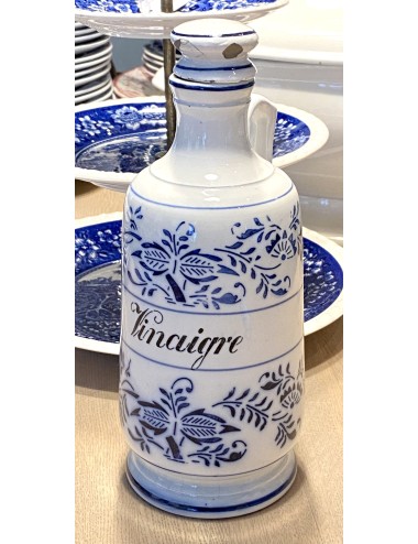 Karaf voor azijn - ongemerkt - wit met blauw décor (lijkt op décor DRESDEN van Regout) - met origineel stopje