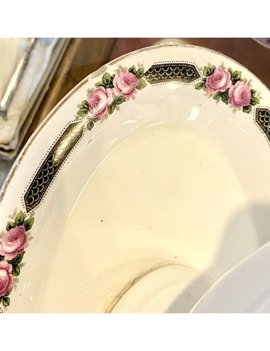 Juskom – Societe Ceramique – decor kleine dubbele roosjes met rand