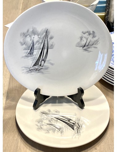 Bord / plate - ovaal - Johnson Bros England - décor van zeilboten / sailing boats / yacht race