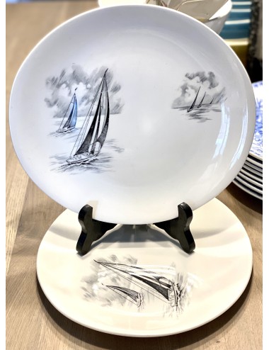 Bord / plate - ovaal - Johnson Bros England - décor van zeilboten / sailing boats / yacht race