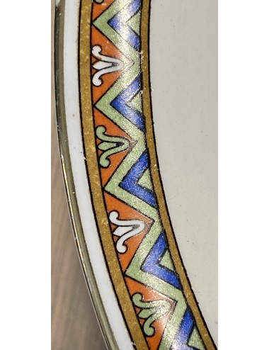 Schaal op lage (dichte) voet - Nimy - decorrand van groen/blauwe zig-zag met oranje en witte gestileerde bloemen